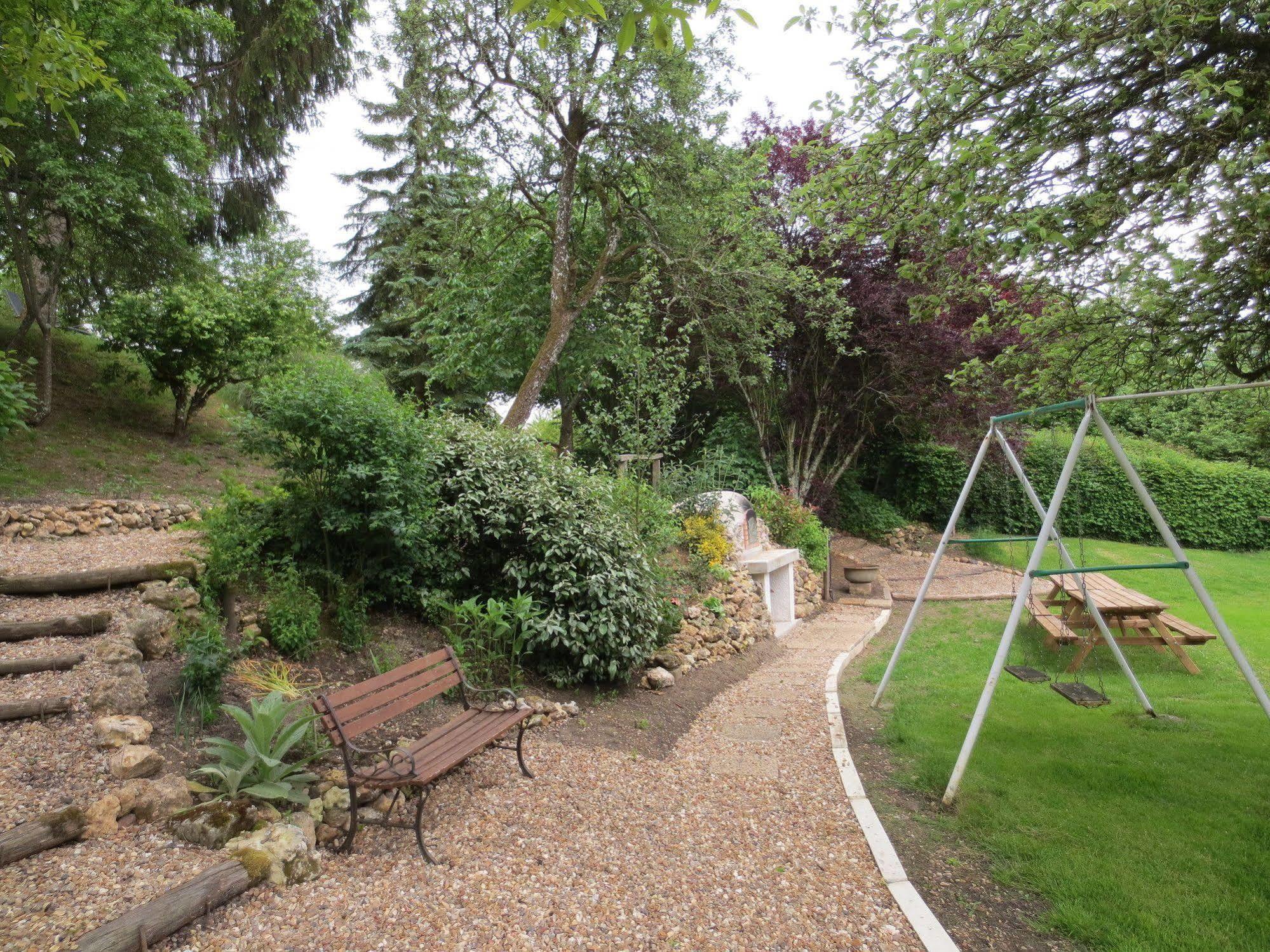 Bed and Breakfast La Maréchalerie Monthodon Exterior foto